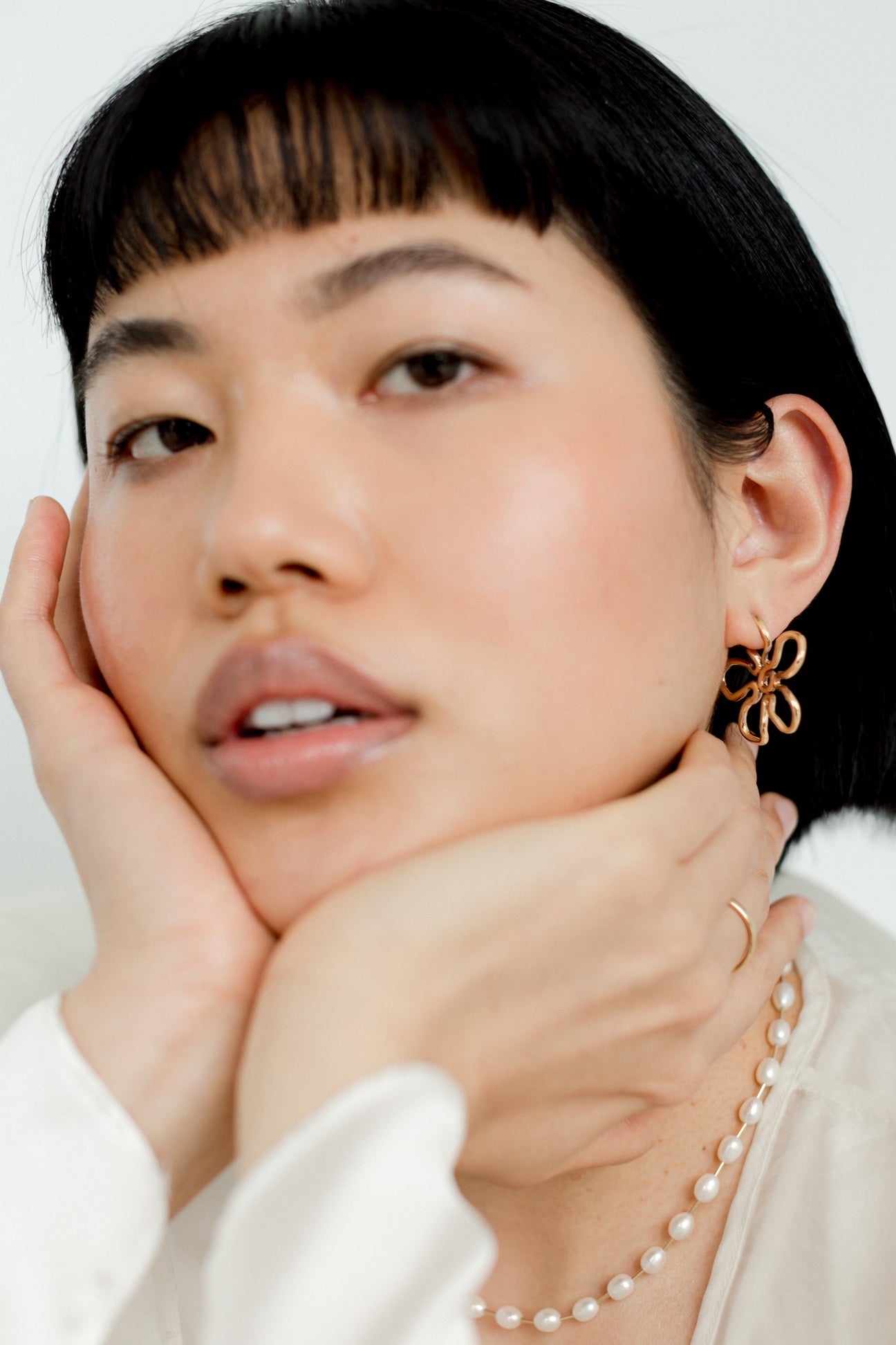 Flora Medium Hoops