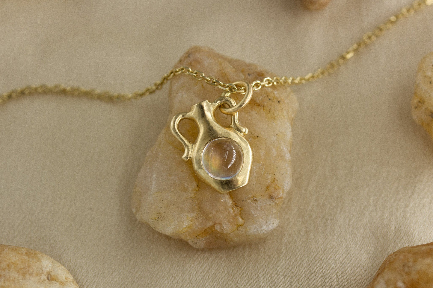 Amphora Pendant I | Moonstone