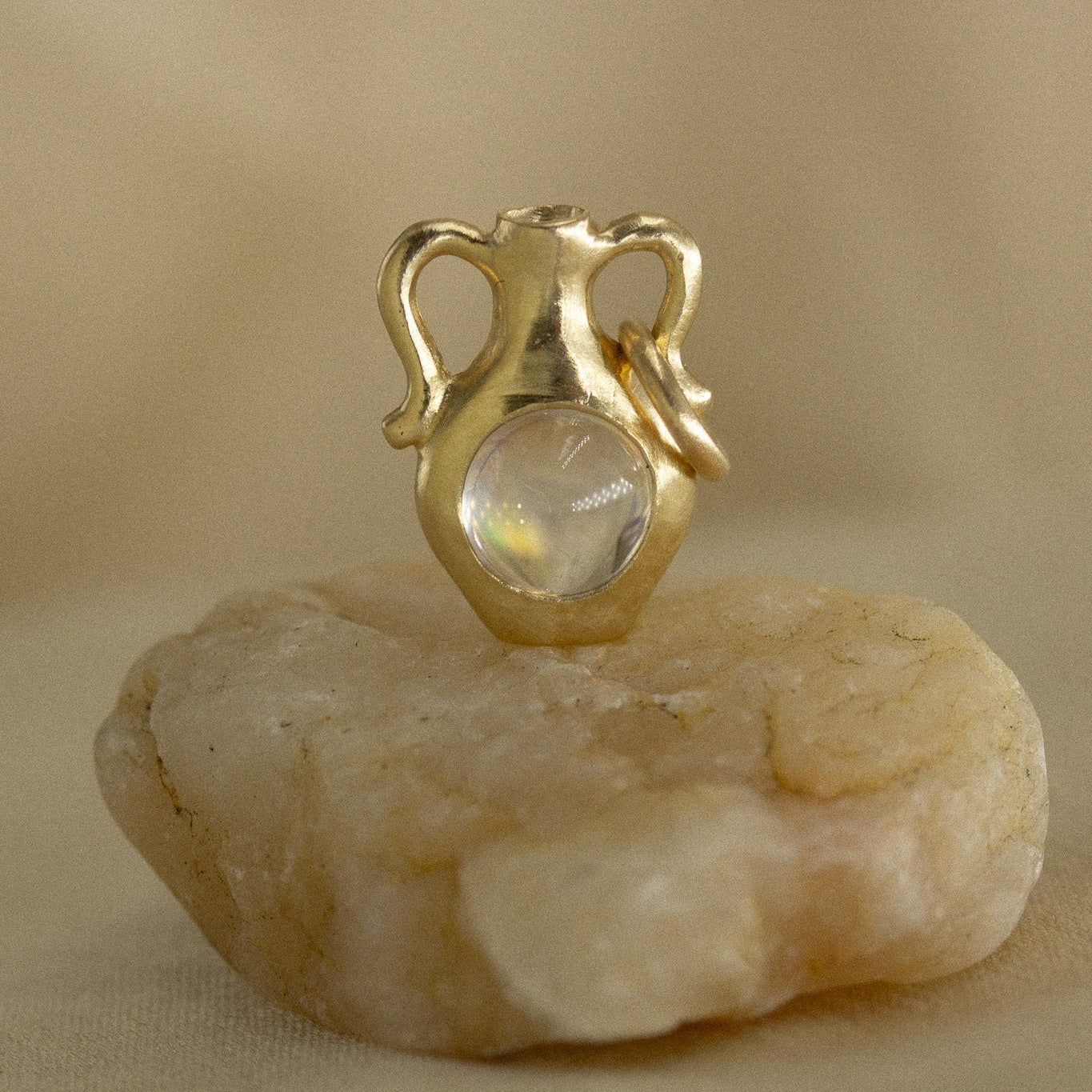 Amphora Pendant I | Moonstone