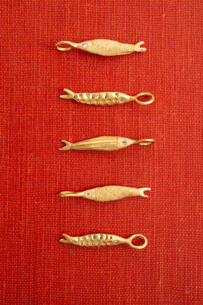 Engraved Pesca Pendant