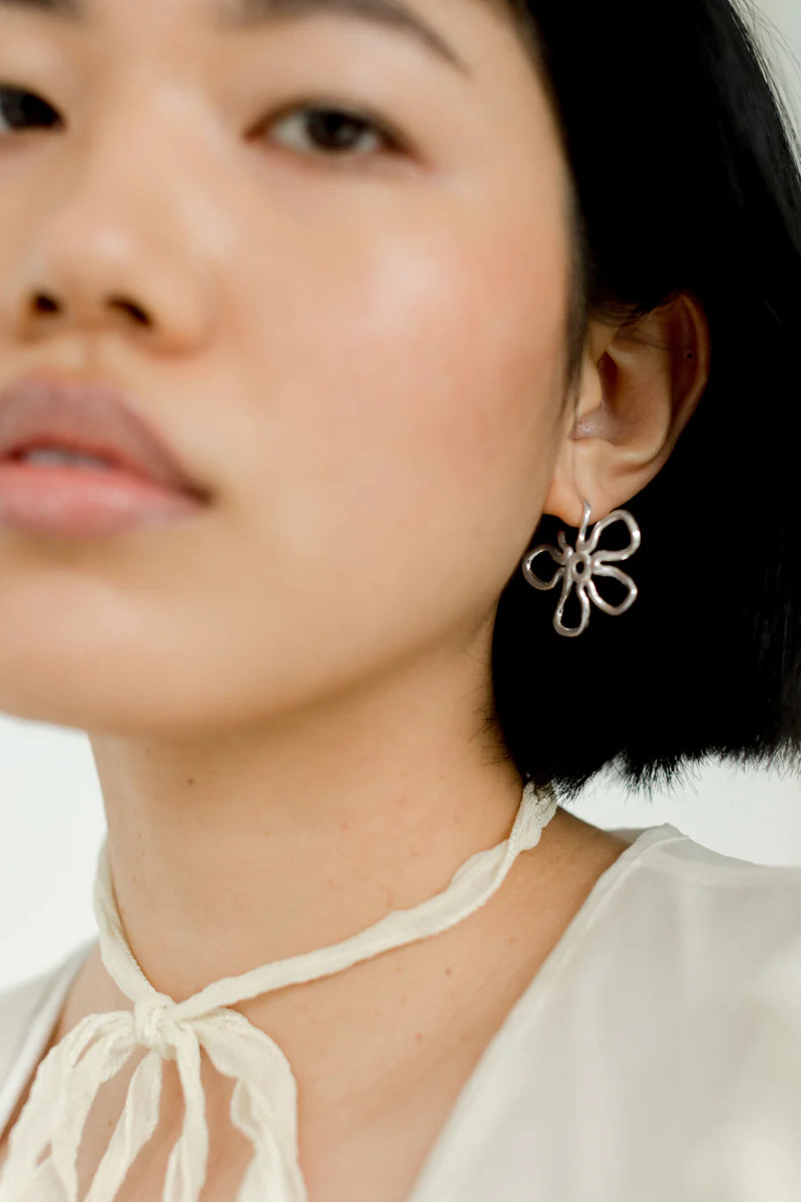 Flora Medium Hoops